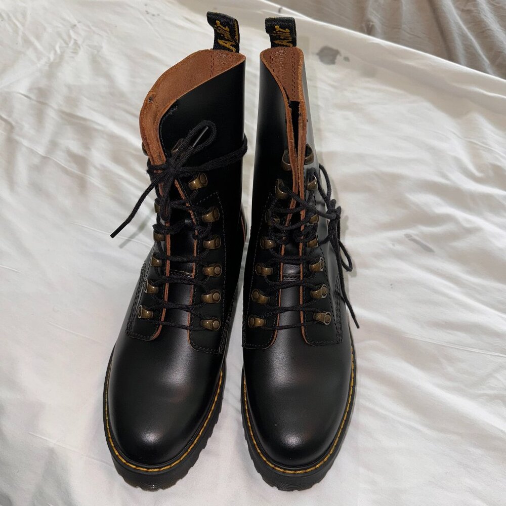Doc Martens - Dr. Martens Leona Boot **Sz 9**
